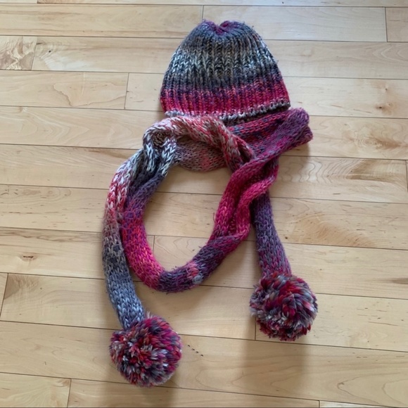 American Rag Hat And Scarf Set - Picture 2 of 5